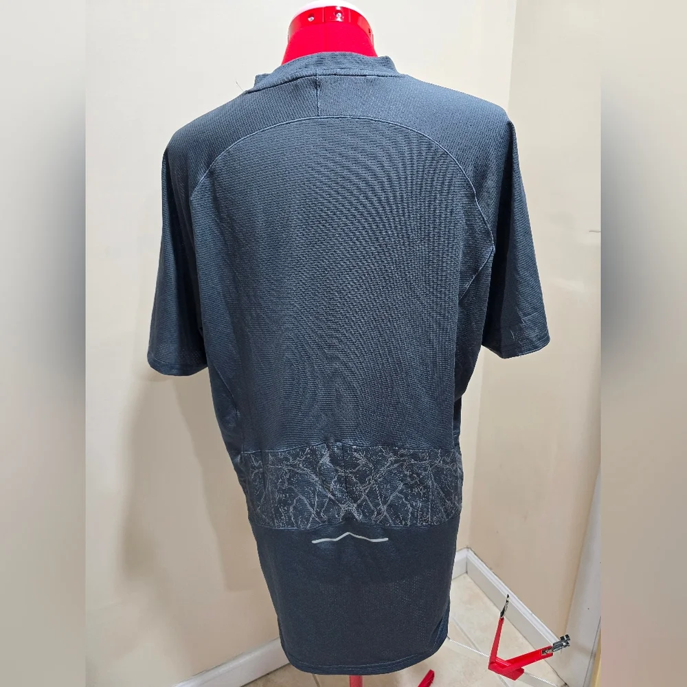 Gymshark Men's Black Performance Shirt - Picture 3 of 4